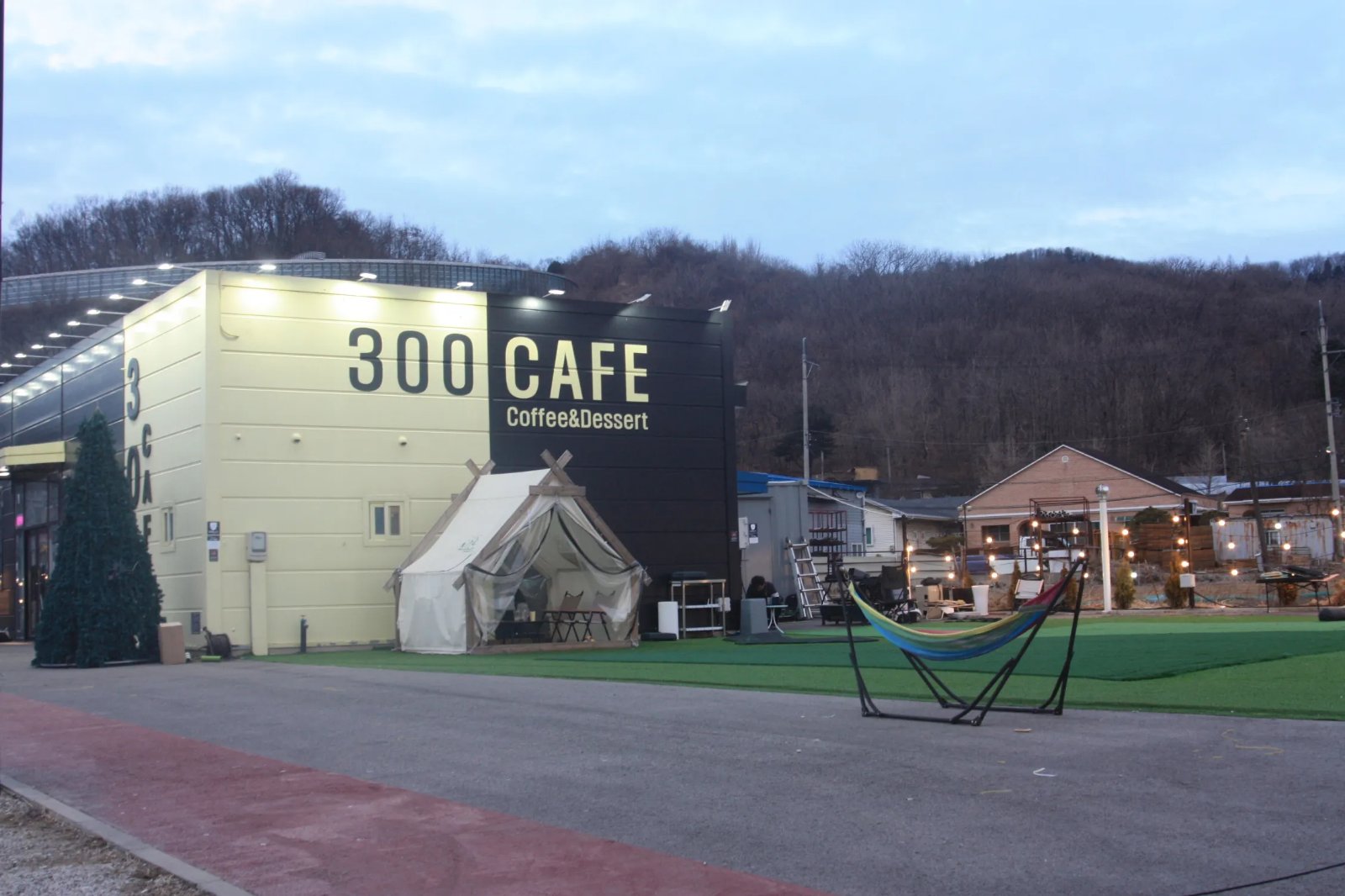 300카페 사장님 인터뷰 사진 7 - 업체창고