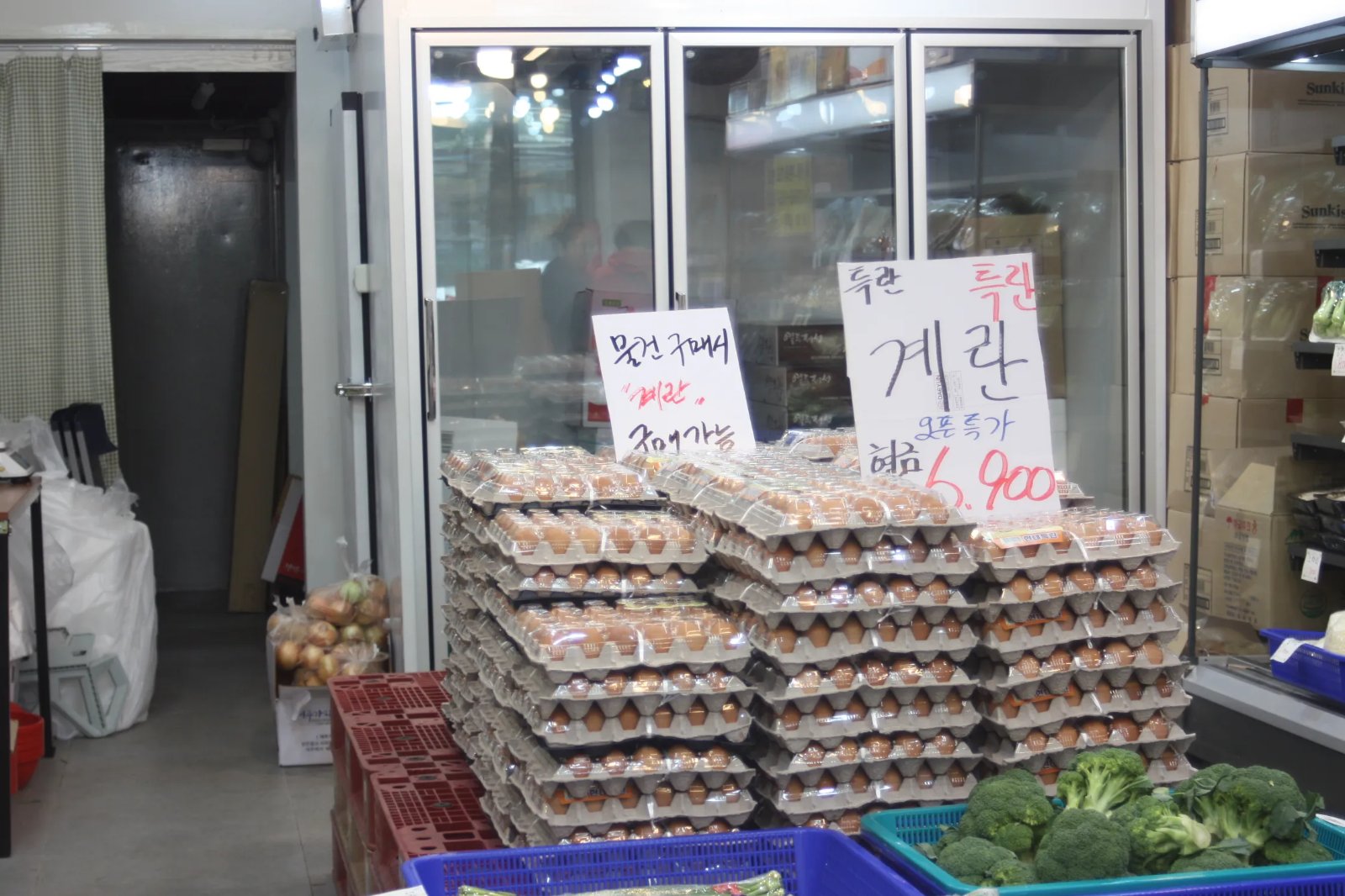 그집과일 사장님 인터뷰 사진 5 - 업체창고