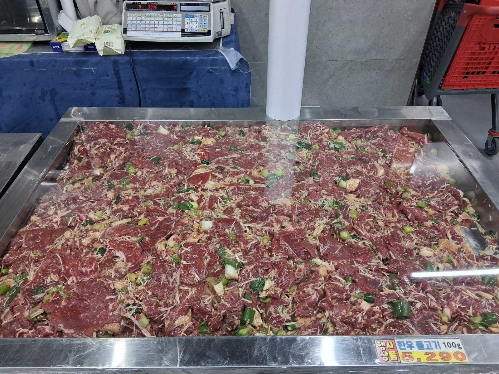 하루 두 번 직접 버무리는 정성, 포곡 양념육 코너 이야기 - 이미지 3