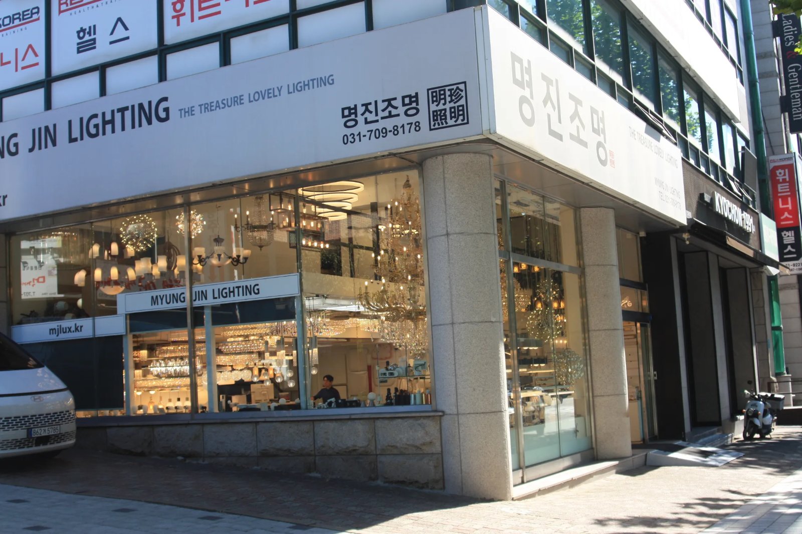 명진조명 사장님 인터뷰 사진 5 - 업체창고