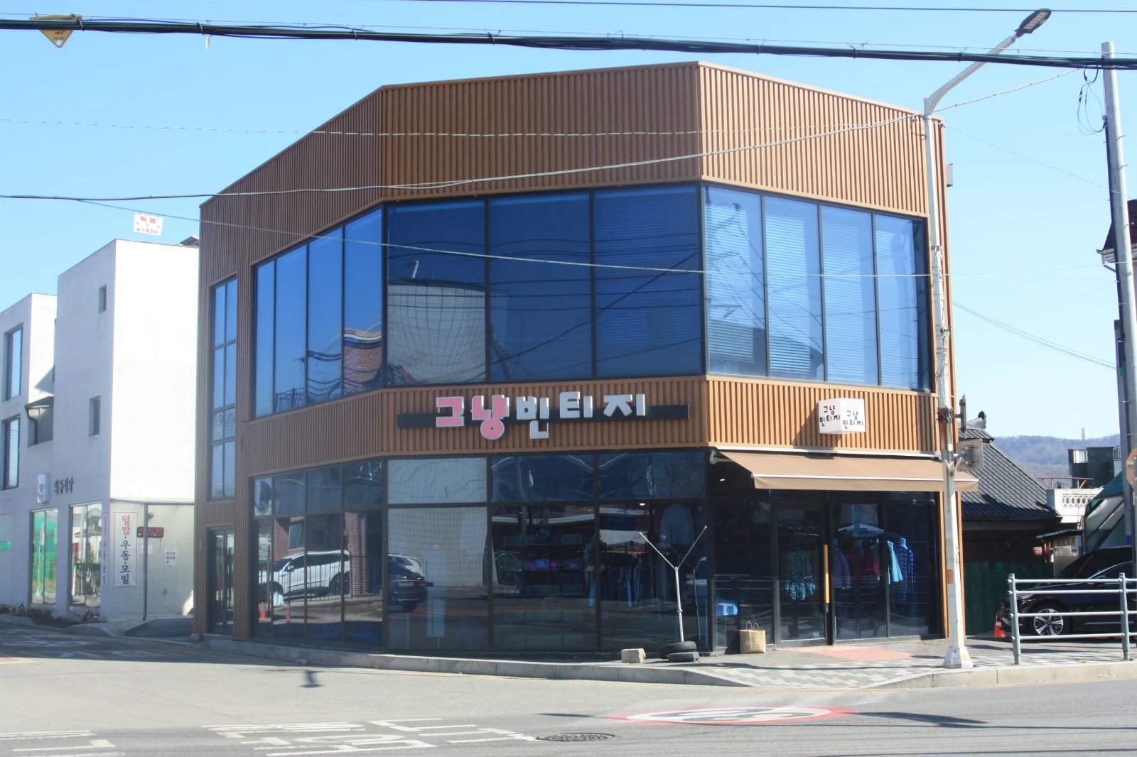 그냥빈티지 사장님 인터뷰 사진 7 - 업체창고