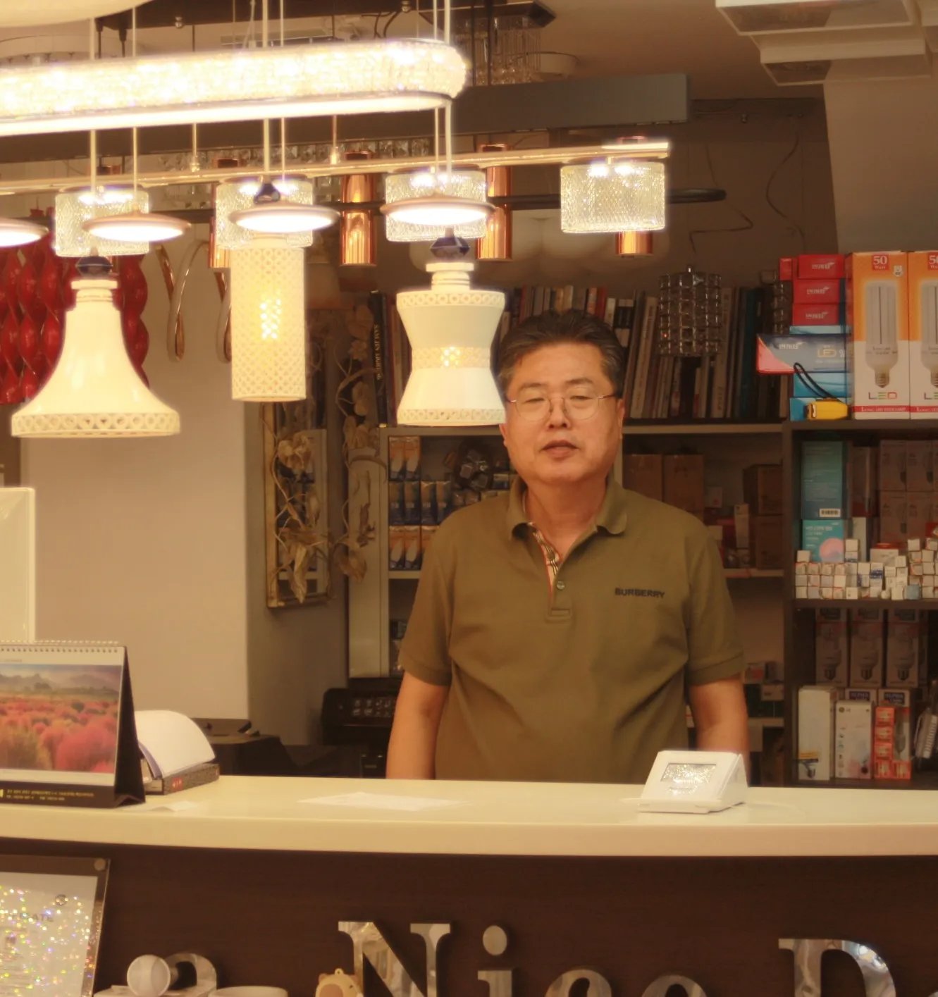 명진조명 사장님 인터뷰 프로필 인물 사진