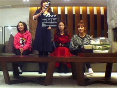 초대받지 못한 손님 2011 영화 포스터