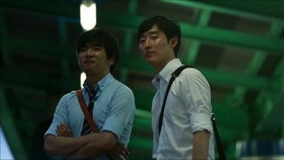 너의 발을 밟다