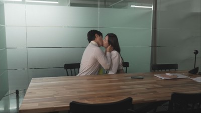 윤율의 사내불륜 2021 영화 포스터