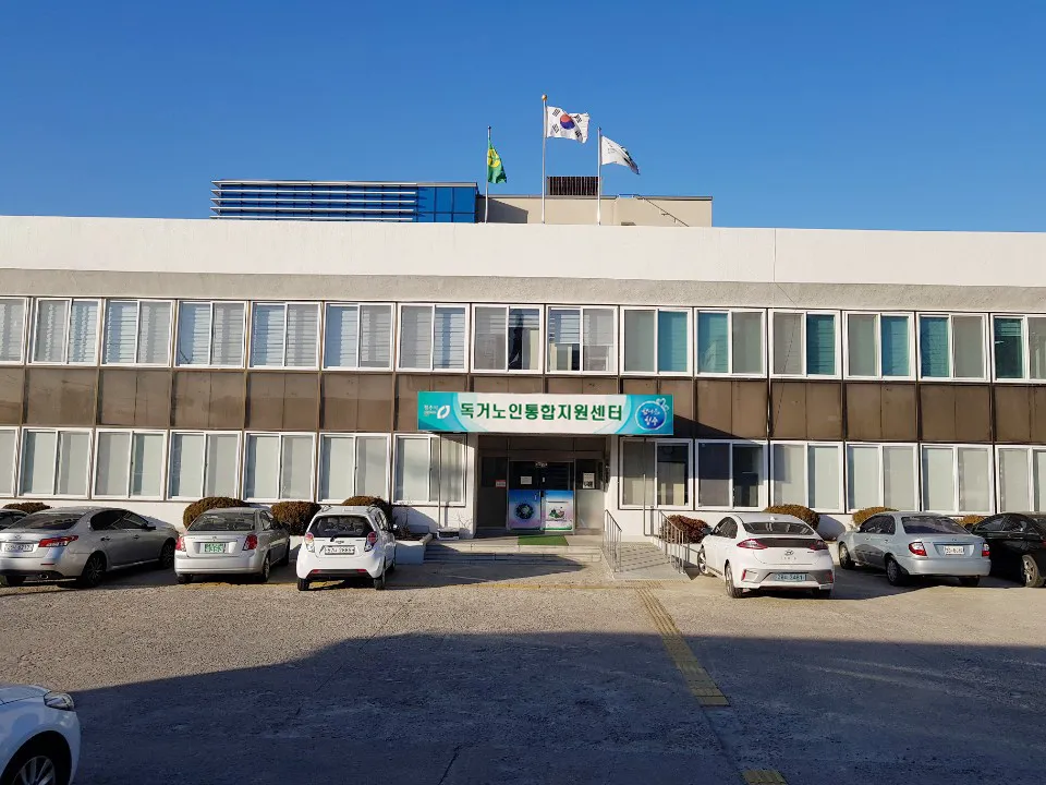 청주시독거노인통합지원센터 대표 이미지