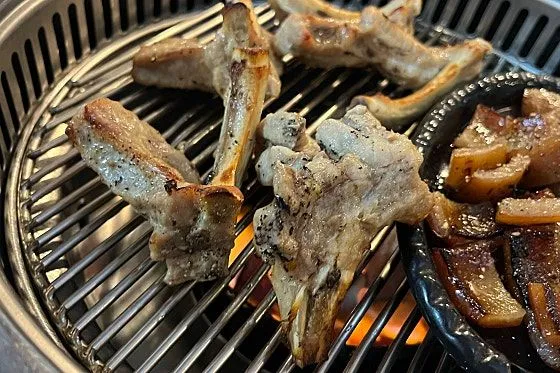 황금돼지김치찜과등갈비