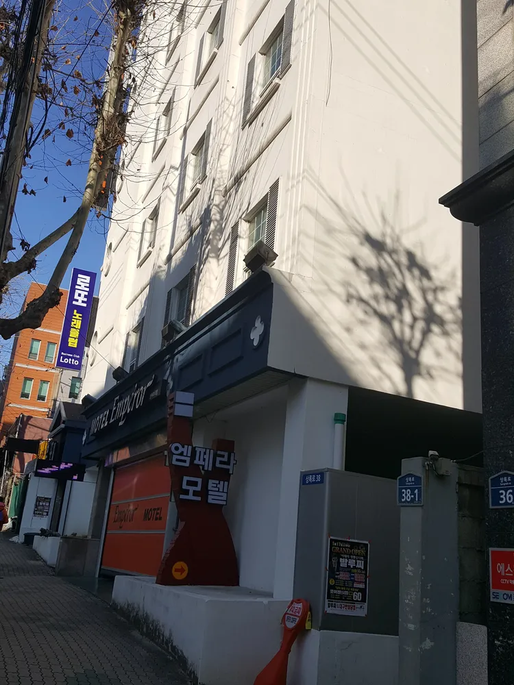 오페라 모텔 대표 이미지