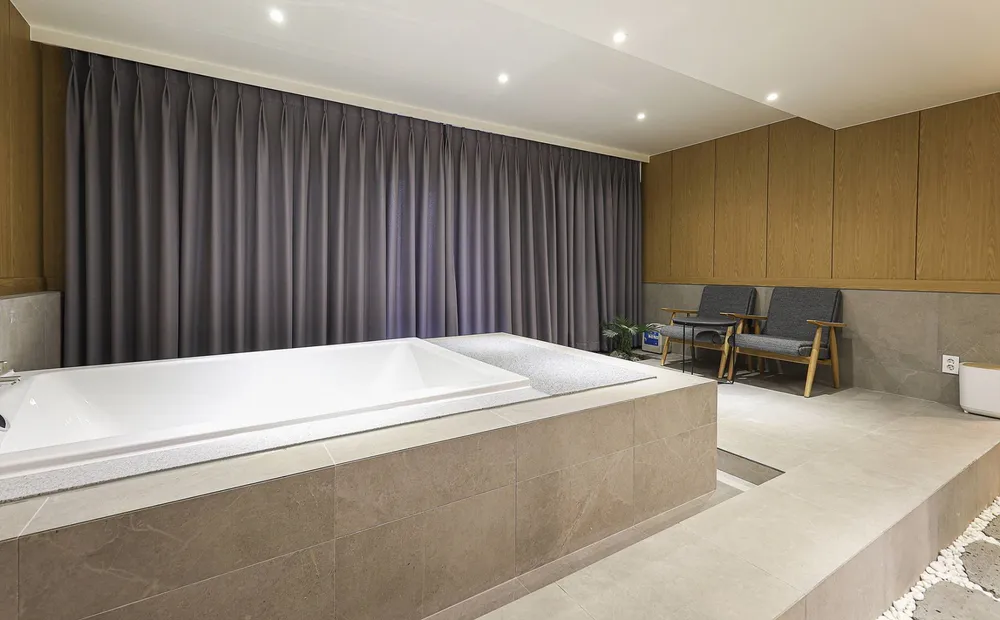 커스텀호텔 대표 이미지