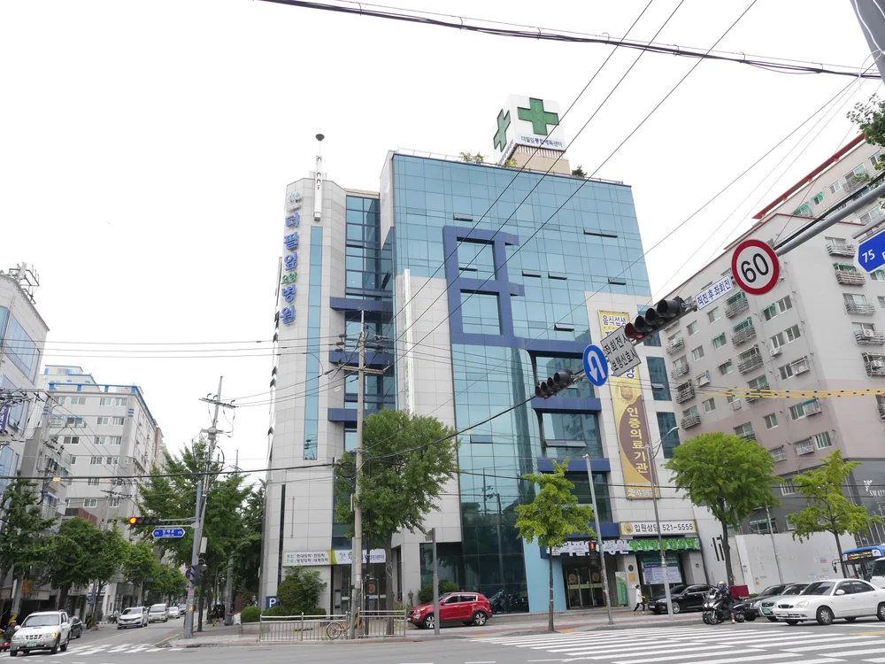 재단법인 자연재단 더필잎요양병원 대표 이미지