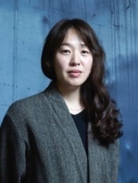 감독인 신이피의 대표 이미지