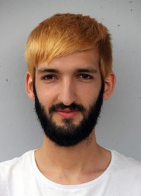 애니메이션 감독인 에티엔 콤피스의 대표 이미지