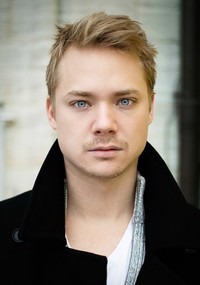 기타, 배우인 스벤 쉘커의 대표 이미지