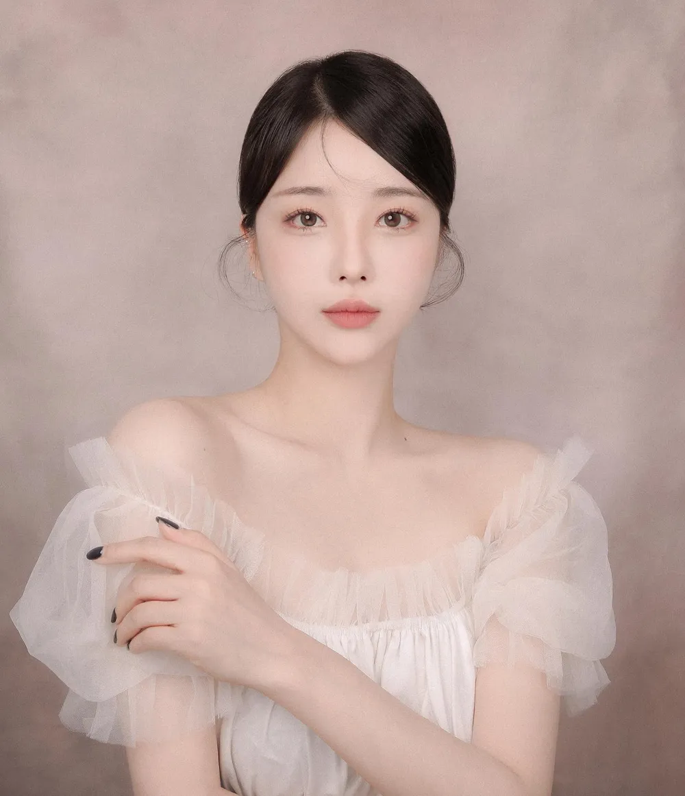 인플루언서인 윤아라의 대표 이미지