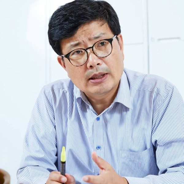 경제학박사인 권율의 대표 이미지