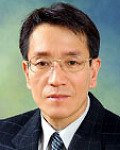 연구인인 윤우진의 대표 이미지