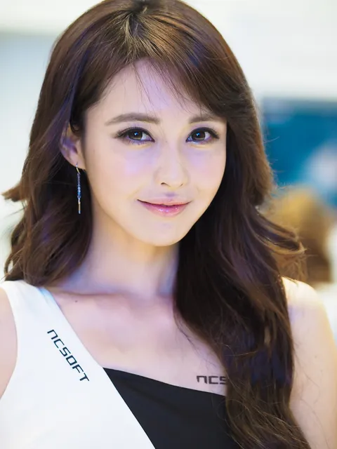 레이싱모델인 강유이의 대표 이미지