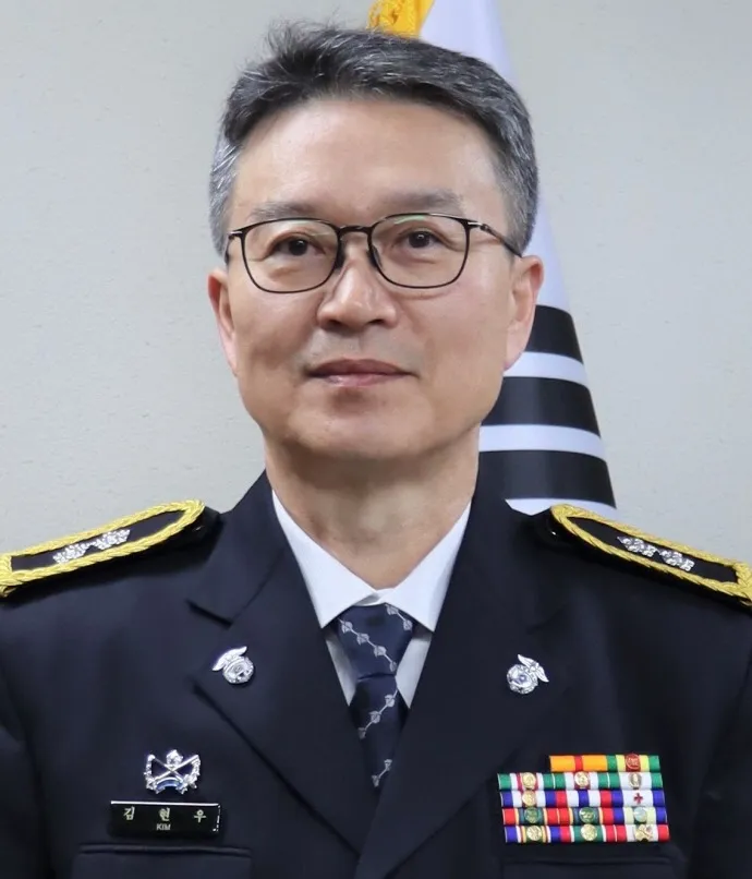 교정직 공무원인 김현우의 대표 이미지