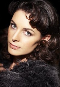 배우인 사라 디킨스의 대표 이미지