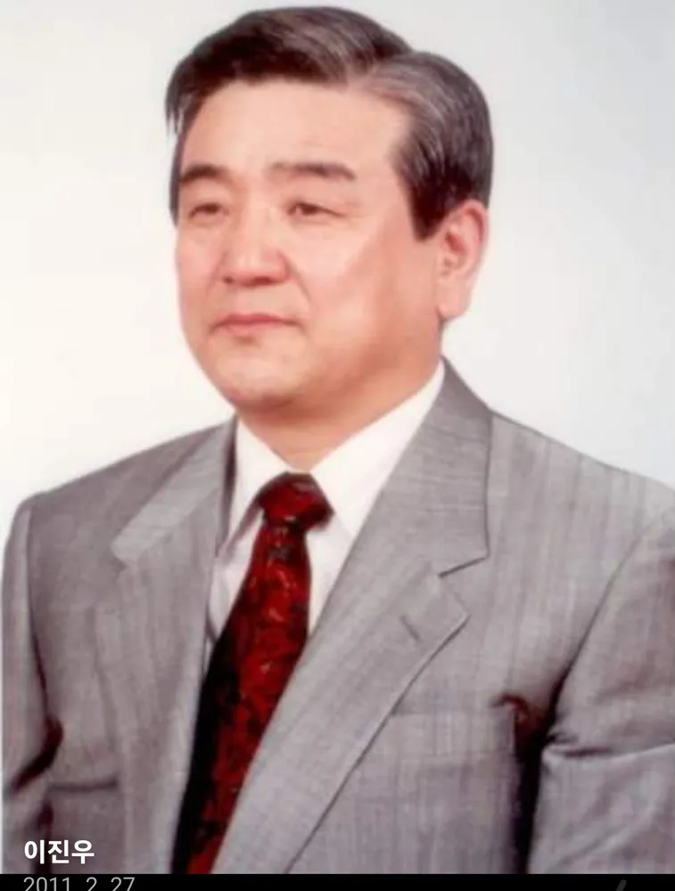 의사, 명예교수인 이진우의 대표 이미지