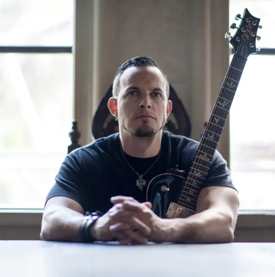 음악가, 기타리스트, 가수, 작곡가인 마크 트레몬티의 대표 이미지