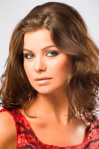 배우인 유스라 엘 로지의 대표 이미지