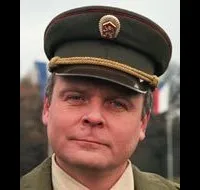 배우인 이고 바레스의 대표 이미지