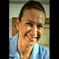 영화배우인 드멧 아크백의 대표 이미지