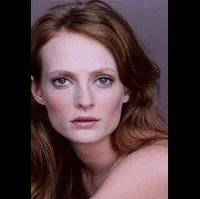 배우인 데이지 맥크랙킨의 대표 이미지