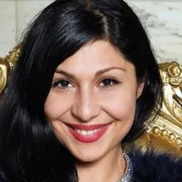 영화배우, 영화감독인 바하 파르스의 대표 이미지