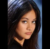 배우인 사만다 에스테반의 대표 이미지