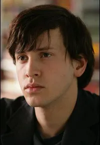 배우인 프란츠 딘다의 대표 이미지