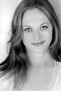 영화배우인 마린 아일랜드의 대표 이미지