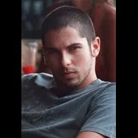 배우인 제이슨 데이의 대표 이미지