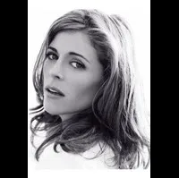 배우인 마리나 블랙의 대표 이미지