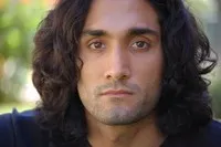 영화배우인 도미닉 레인스의 대표 이미지