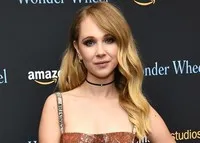 영화배우인 주노 템플의 대표 이미지