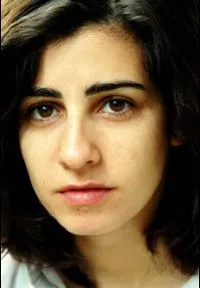 배우인 다나 이브기의 대표 이미지