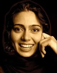 배우인 페가 아한가라니의 대표 이미지