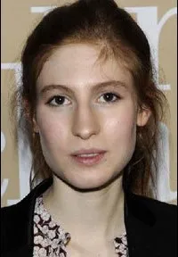 배우인 아가테 보니체르의 대표 이미지