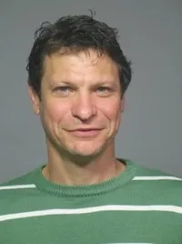 배우인 그랜트 스완비의 대표 이미지