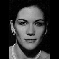 배우인 스테이시 헤이덕의 대표 이미지