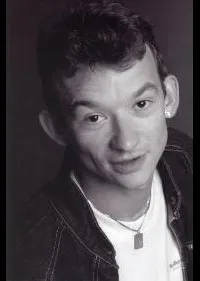 배우인 줄리앙 쿠르베이의 대표 이미지