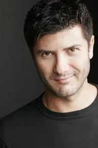 배우인 에단 플라워의 대표 이미지