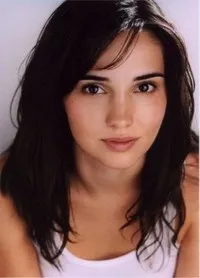 배우인 로라 브레킨릿지의 대표 이미지