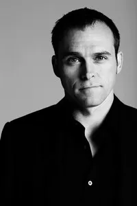 배우인 레스 힐의 대표 이미지