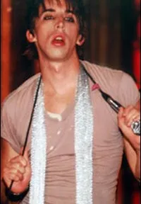 배우인 케빈 카훈의 대표 이미지