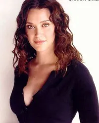 영화배우인 사라 파워의 대표 이미지