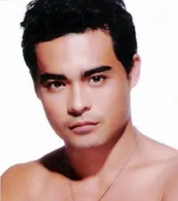 배우인 시드 루세로의 대표 이미지