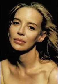 배우인 안나 르바인의 대표 이미지